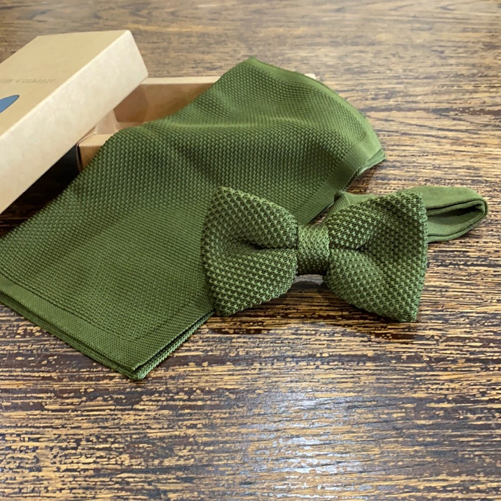 COPY - Fashion&Classic Mens bow tie & Handkerchief New